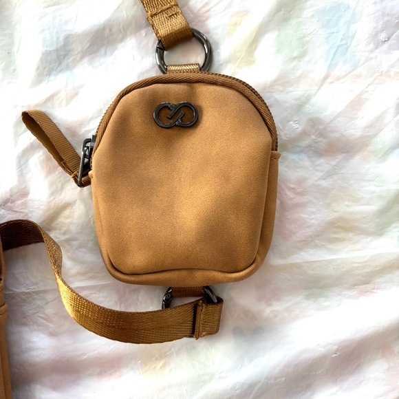 Calia Essentials Only Crossbody vegan leather tan rubbed look. NWOT - Picture 5 of 12